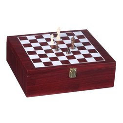 Darčekový box na 3 vína mahagon - šachy 2.jpg
