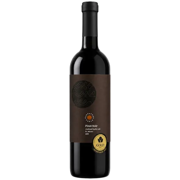 KARPATSKA_PERLA_Pinot_Noir_2019__Suchy_vrch_14_mesiacov_v_bariku_suche_075_l